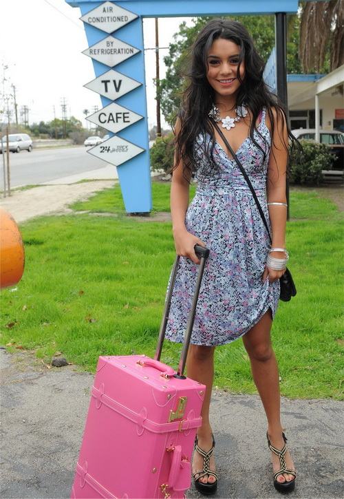 มาดูแฟชั่น..จิ๊ดจิ๊ด "Vanessa Hudgens" เปรี้ยวเนอะ