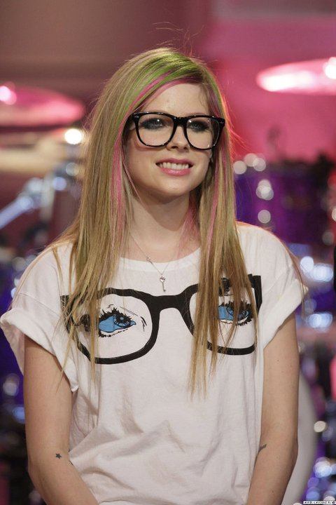 Avril Lavigne เนิร์ดๆแบบน่ารัก
