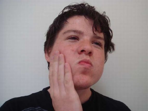 OMG !!! โกนหนวดด้วยไฟแช็ค