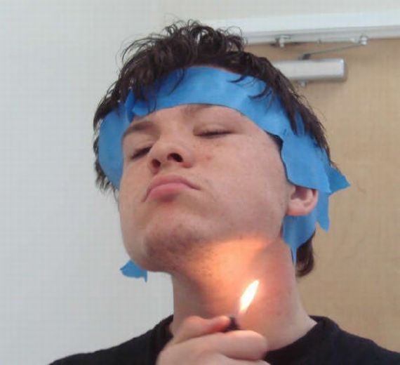 OMG !!! โกนหนวดด้วยไฟแช็ค