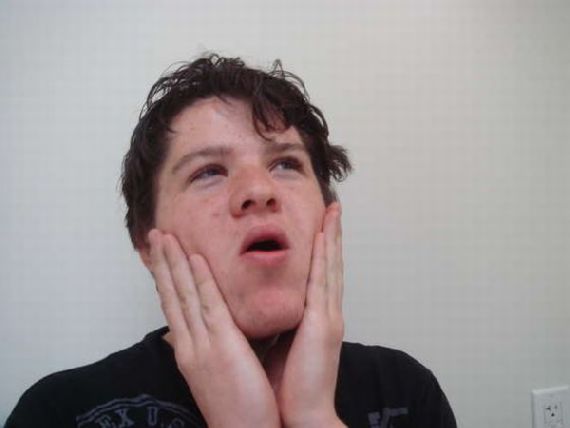 OMG !!! โกนหนวดด้วยไฟแช็ค