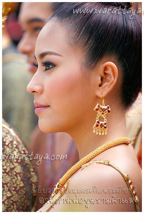 เหล่าดาราในมุมหันข้างจ๊ะ