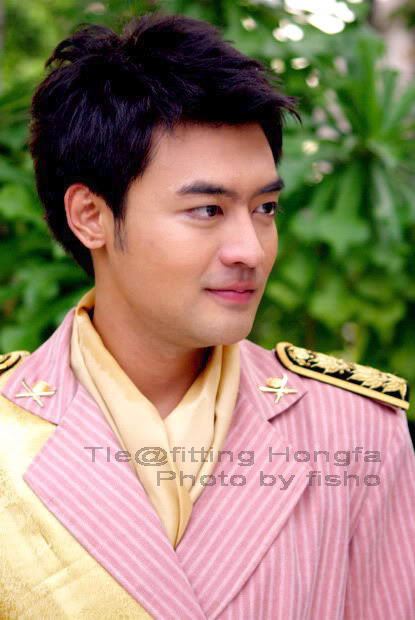 เหล่าดาราในมุมหันข้างจ๊ะ