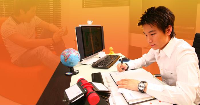 อิทธิพัทธ์ กุลพงษ์วณิชย์ เจ้าของแบรนด์ "เถ้าแก่น้อย" ขอรับ