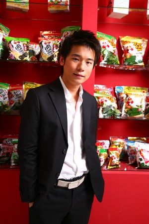 อิทธิพัทธ์ กุลพงษ์วณิชย์ เจ้าของแบรนด์ "เถ้าแก่น้อย" ขอรับ