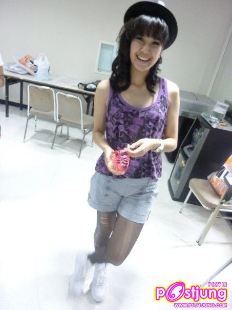 เบลล์กับพราวเสียงคล้ายกันน่ะ  หน้าเเอบคล้ายด้วย