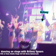 Britney Spears รูปจากการซ้อมเมื่อวาน - I Wanna Go เจ๊เชิญแฟนๆขึ้นไปเต้นด้วย