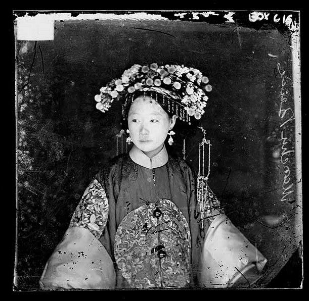 นางพญาแห่งแผ่นดินมังกร