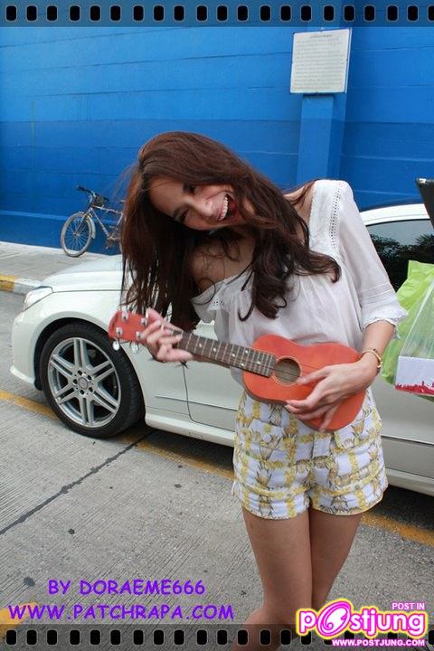 อั้ม เล่น ukulele