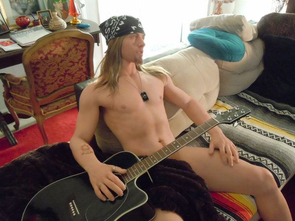 ตามคำขอ หนัก ๆ กับ ตุ๊กตายางผู้ชายย