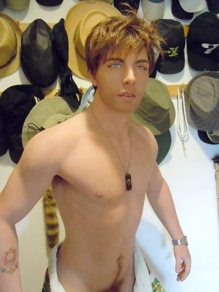 ตามคำขอ หนัก ๆ กับ ตุ๊กตายางผู้ชายย