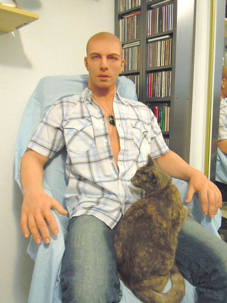 ตามคำขอ หนัก ๆ กับ ตุ๊กตายางผู้ชายย