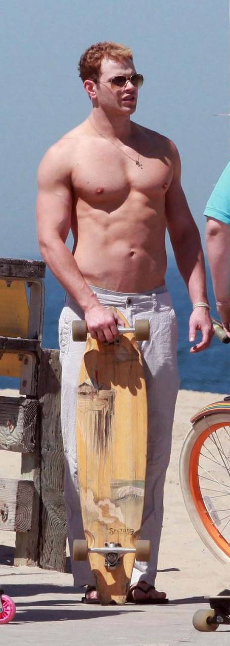 แวมไพร์หนุ่ม kellan lutz