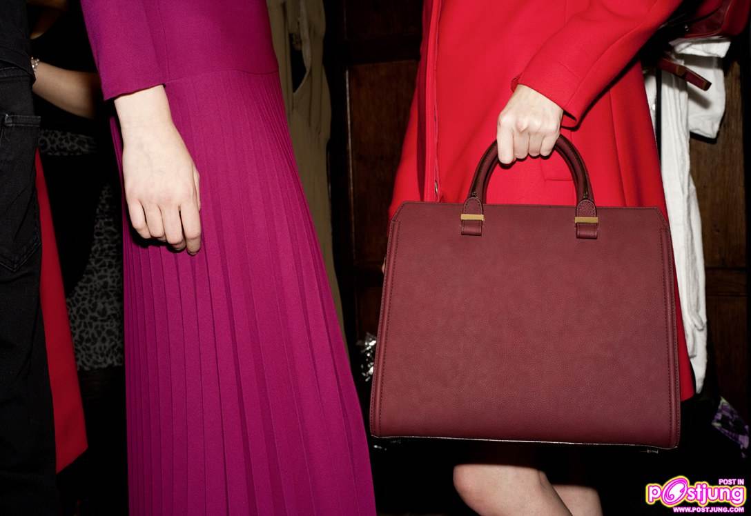 แว่นตา กับ กระเป๋าสุดแพง ยี่ห้อ victoria beckham ชนะเลิศอันดับ1 ใน Vogue magazine