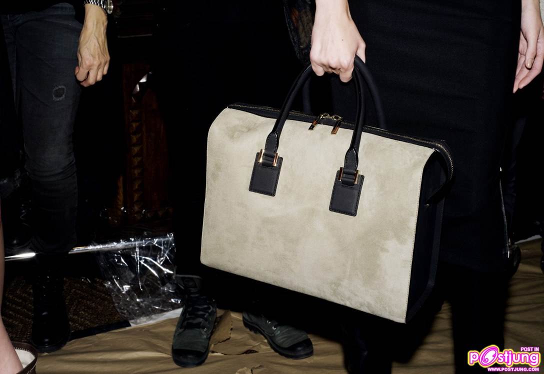 แว่นตา กับ กระเป๋าสุดแพง ยี่ห้อ victoria beckham ชนะเลิศอันดับ1 ใน Vogue magazine