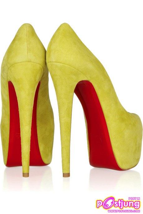 แว่นตา กับ กระเป๋าสุดแพง ยี่ห้อ victoria beckham ชนะเลิศอันดับ1 ใน Vogue magazine