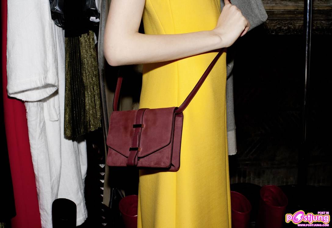 แว่นตา กับ กระเป๋าสุดแพง ยี่ห้อ victoria beckham ชนะเลิศอันดับ1 ใน Vogue magazine