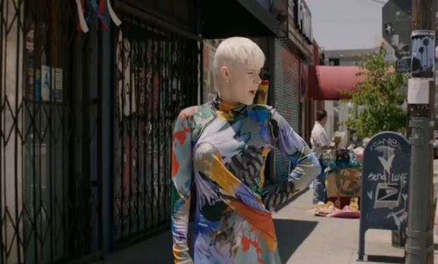 ร่วมด้วย Robyn  สาวที่มีเสียงเป็นเอกลักษณ์