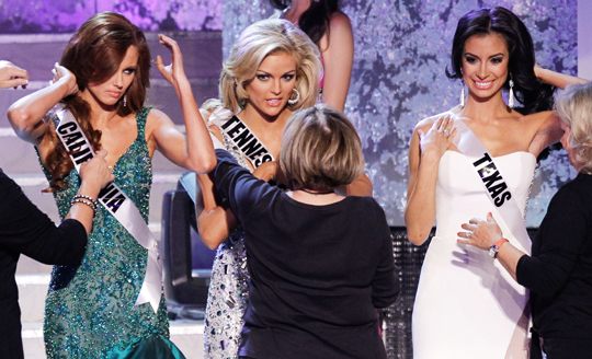 ได้ miss usa 2011 แล้วครับ เพิ่งประกวดไป