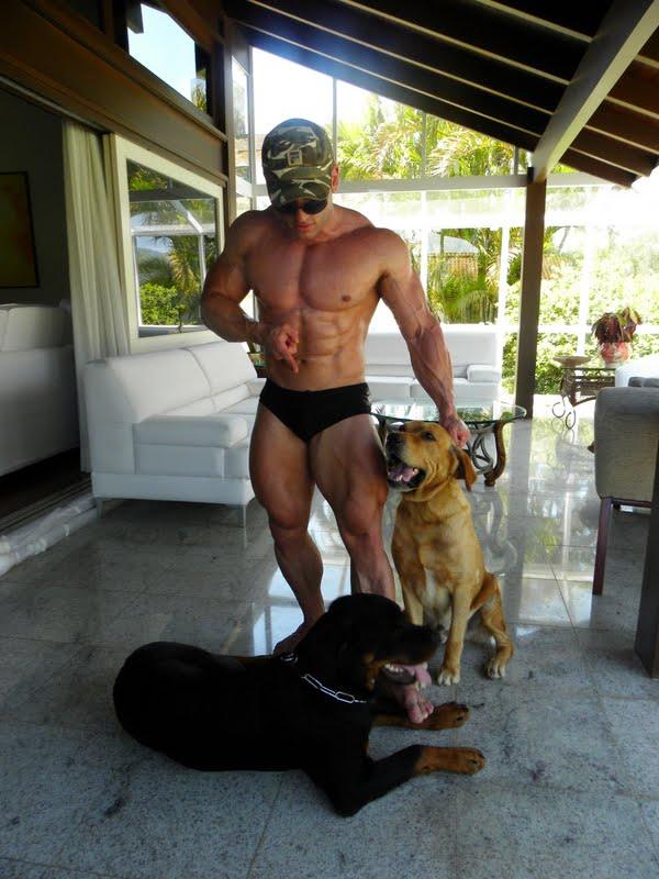 หนุ่มๆกับน้องหมา