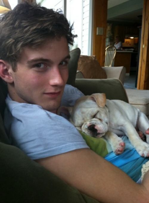 หนุ่มๆกับน้องหมา