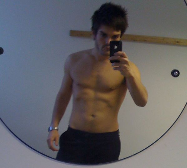 หนุ่มๆกัับมือถือเครื่องโปรด