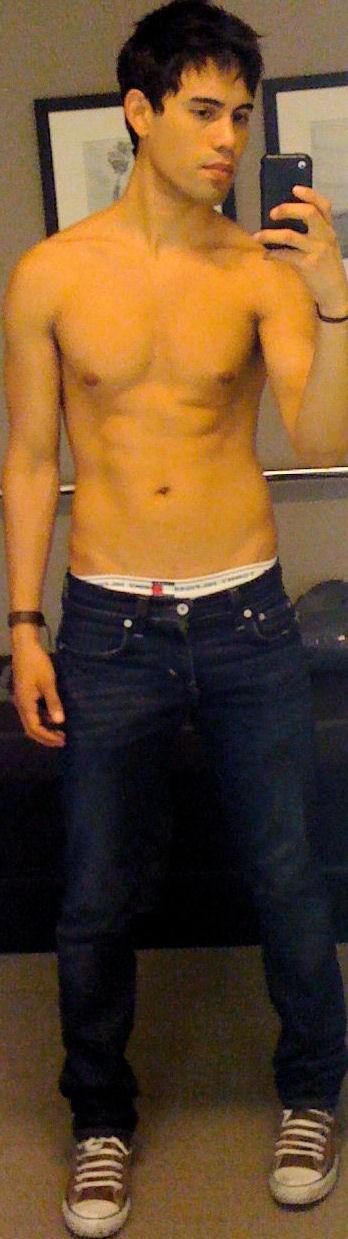 หนุ่มๆกัับมือถือเครื่องโปรด