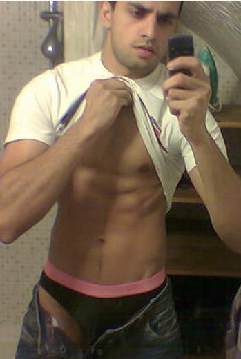 หนุ่มๆกัับมือถือเครื่องโปรด