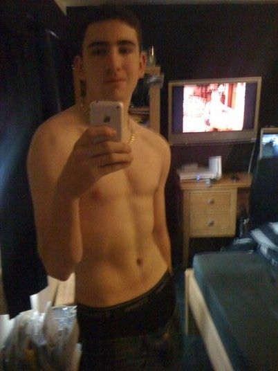 หนุ่มๆกัับมือถือเครื่องโปรด