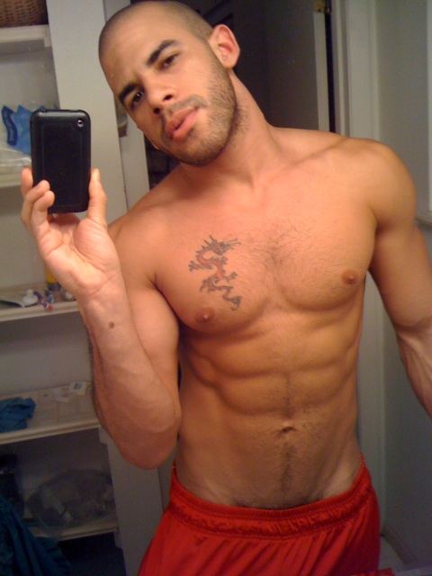 หนุ่มๆกัับมือถือเครื่องโปรด