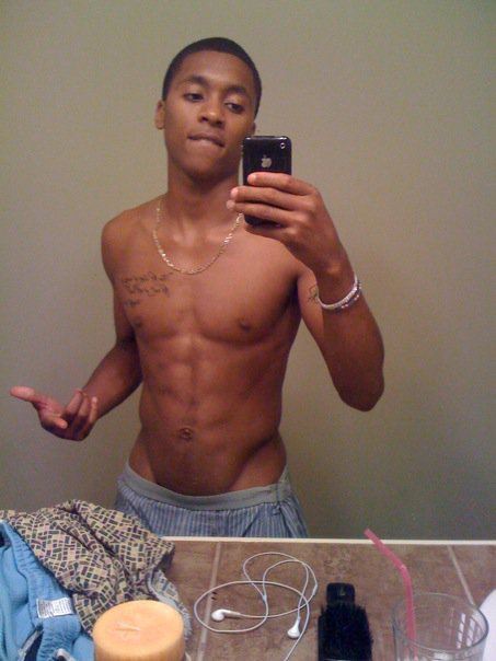 หนุ่มๆกัับมือถือเครื่องโปรด