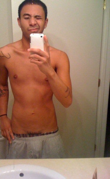 หนุ่มๆกัับมือถือเครื่องโปรด