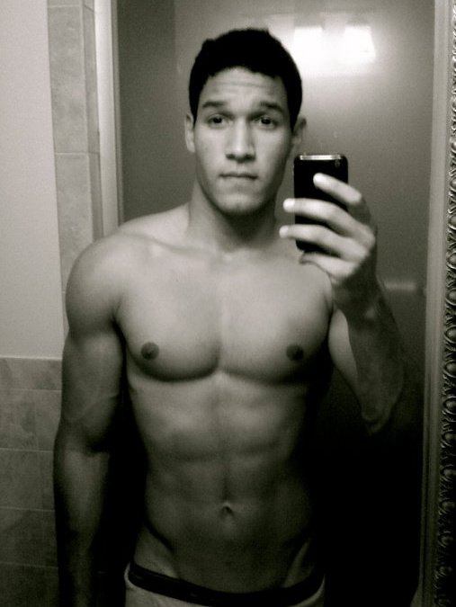 หนุ่มๆกัับมือถือเครื่องโปรด