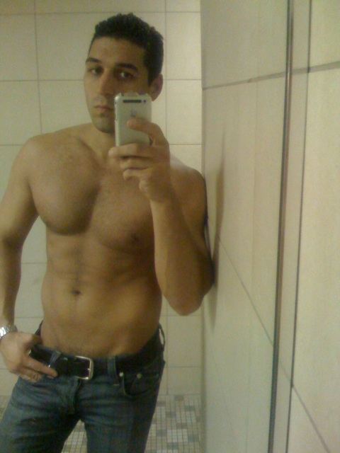 หนุ่มๆกัับมือถือเครื่องโปรด