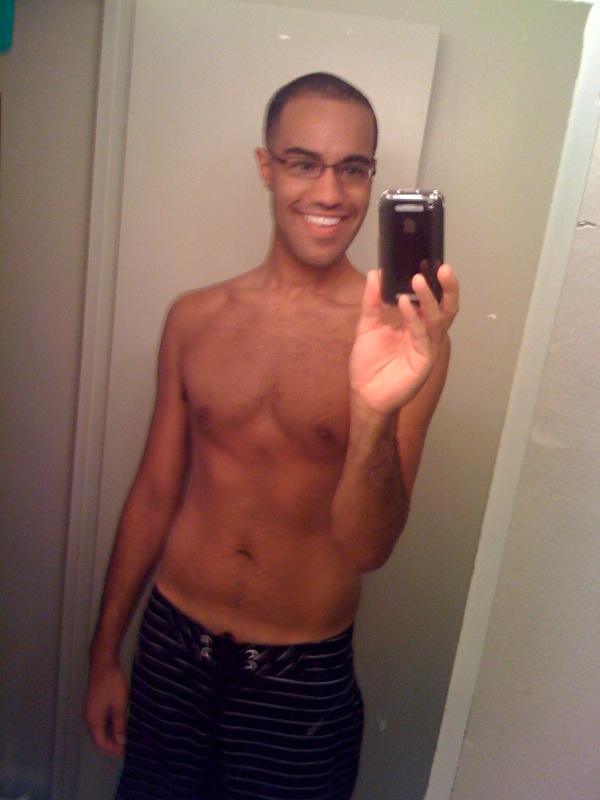 หนุ่มๆกัับมือถือเครื่องโปรด