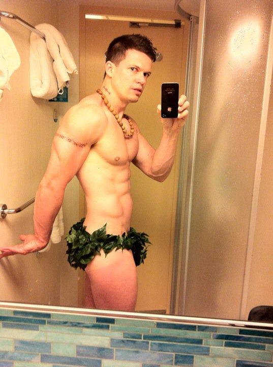 หนุ่มๆกัับมือถือเครื่องโปรด