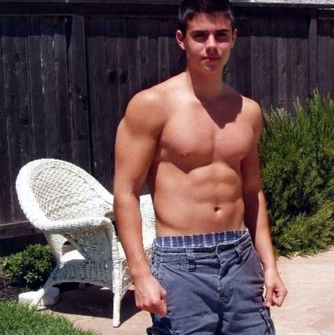 เด็กหนุ่มมากมาย