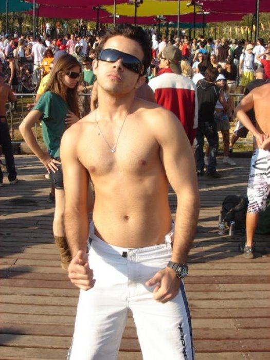 เด็กหนุ่มมากมาย