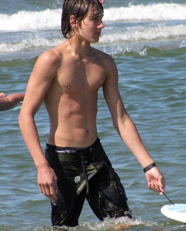 เด็กหนุ่มมากมาย