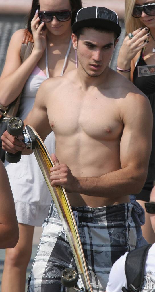 เด็กหนุ่มมากมาย