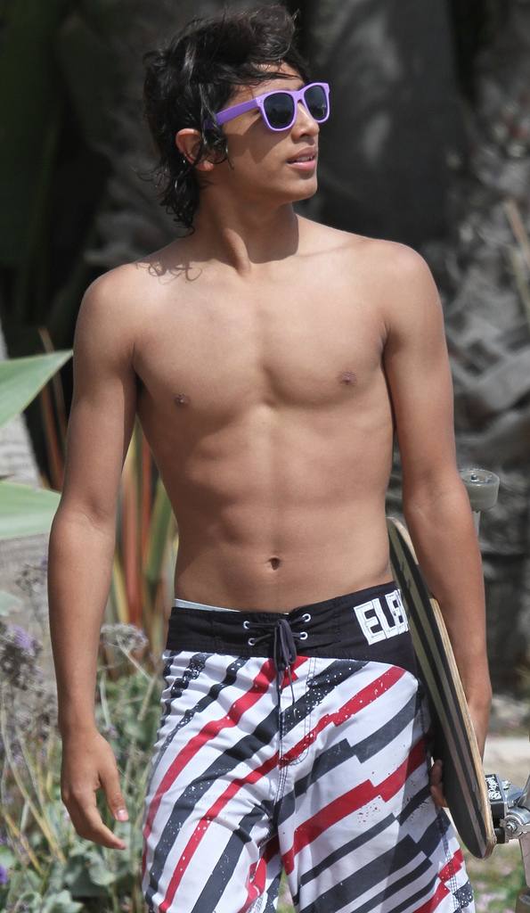 เด็กหนุ่มมากมาย