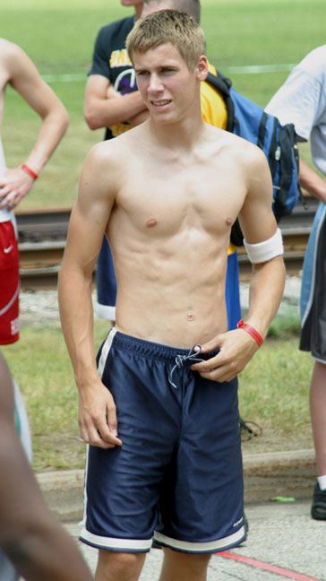 เด็กหนุ่มมากมาย