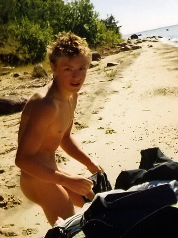 เด็กหนุ่มมากมาย