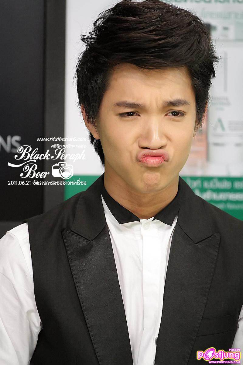 ริท @ รายการสองสาวเล่าเรื่อง