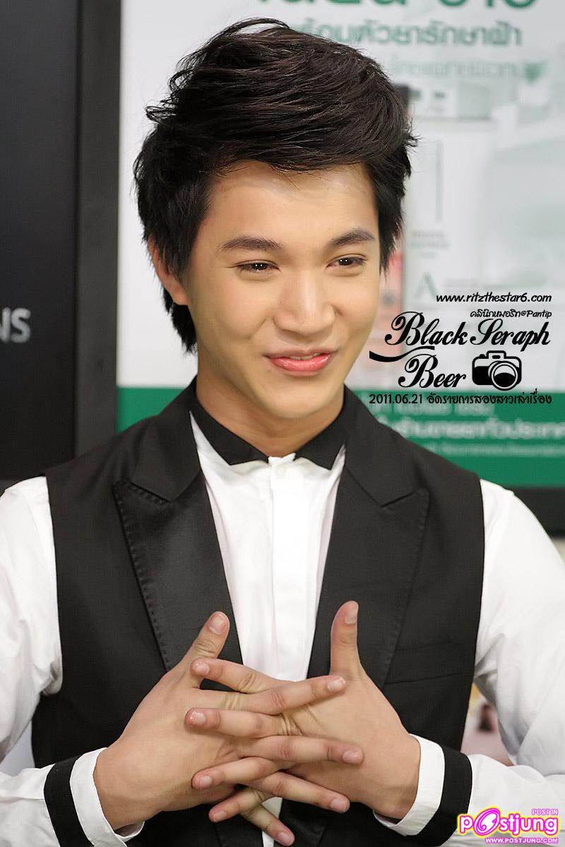 ริท @ รายการสองสาวเล่าเรื่อง