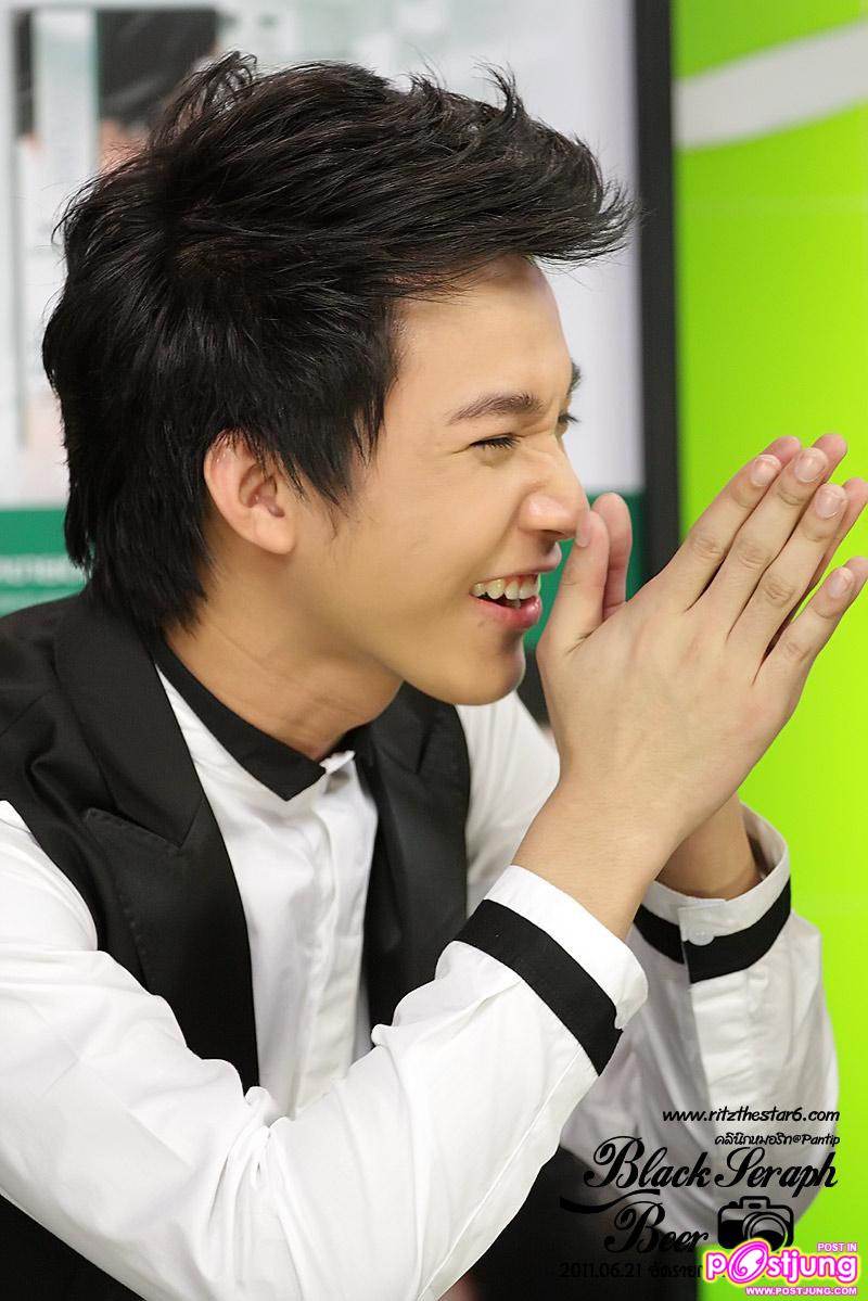 ริท @ รายการสองสาวเล่าเรื่อง