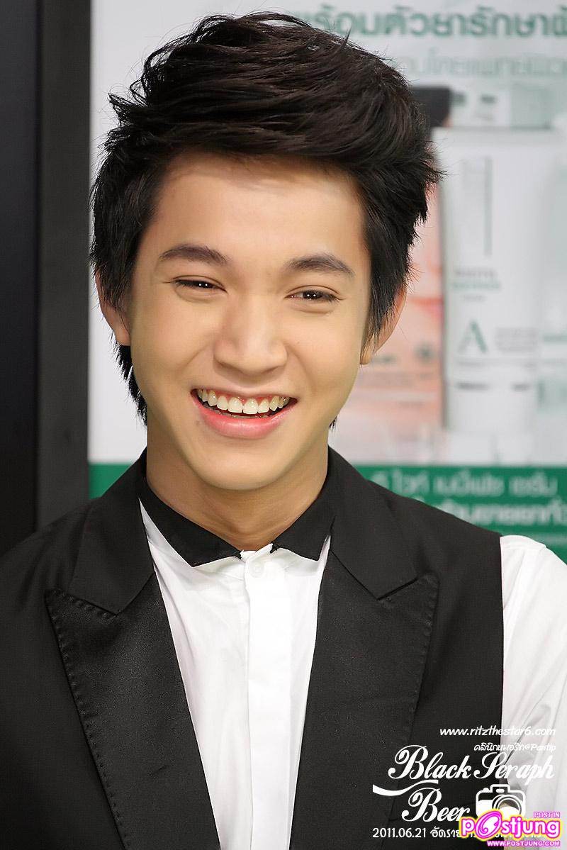 ริท @ รายการสองสาวเล่าเรื่อง