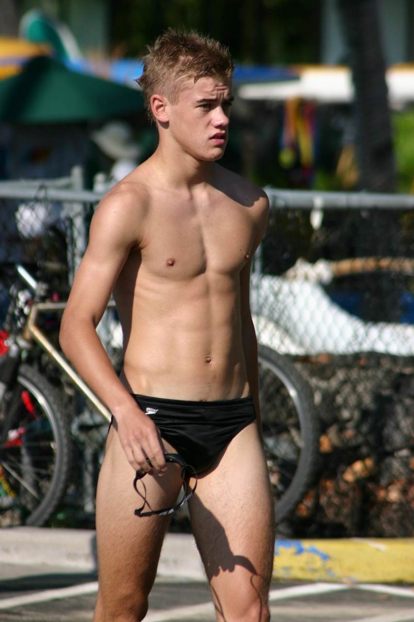 หนุ่มน้อย