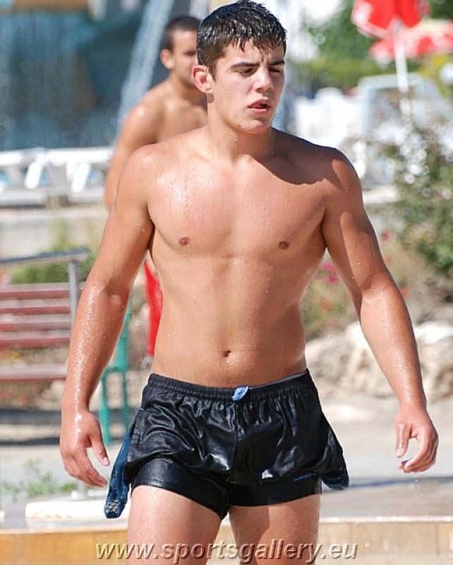 หนุ่มน้อย