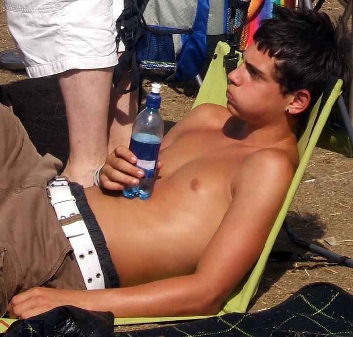 หนุ่มน้อย